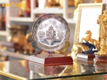 Đĩa đồng Hồ Gươm mạ bạc làm quà tặng khách nước ngoài