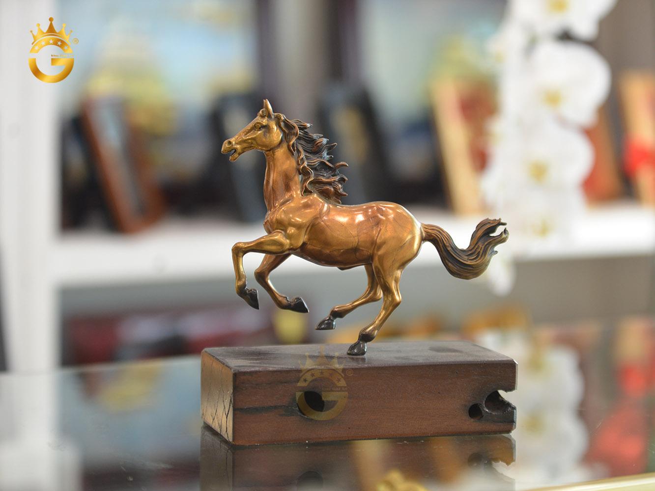Tượng ngựa đồng đẹp tinh xảo tại King Gold 530 Đường Láng, Đống Đa, Hà Nội