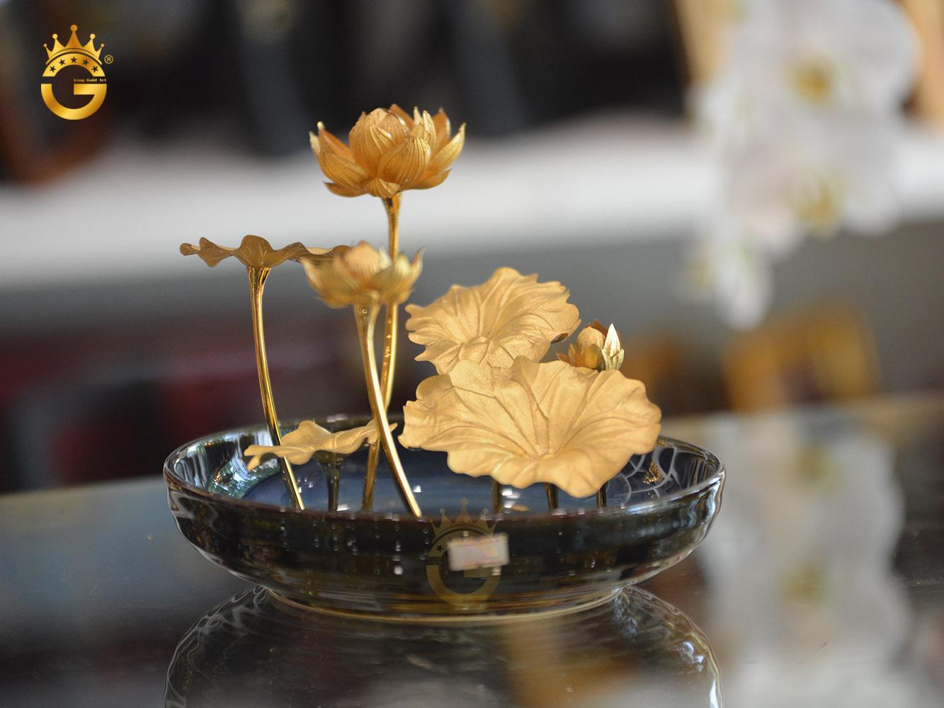 Biểu trưng chậu hoa sen tuyệt đẹp tại King Gold số 121 Cách mạng tháng 8, Ninh Kiều, Cần Thơ