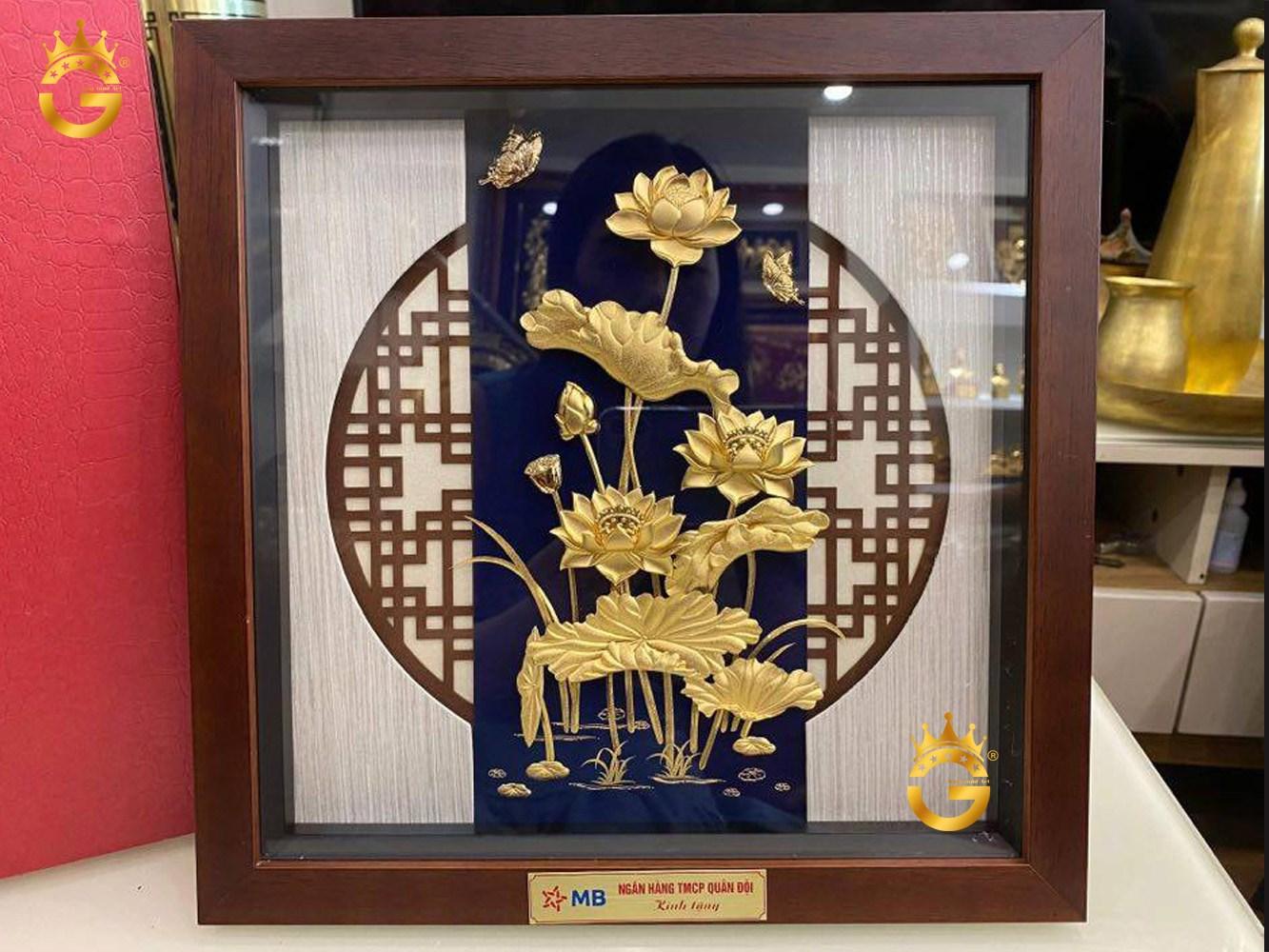 Tranh hoa sen vàng 24k đẹp tinh xảo- quà tặng đối tác của ngân hàng Quân Đội MB