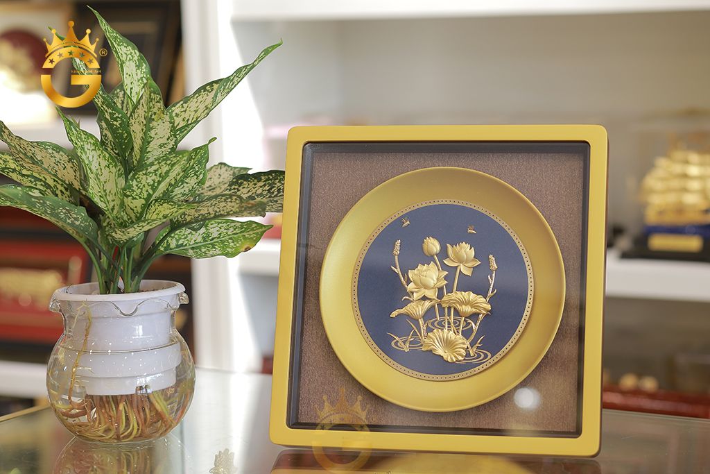 Ý nghĩa của loài hoa sen trong văn hóa Việt - Mua tranh Sen vàng 24k làm quà tặng độc đáo