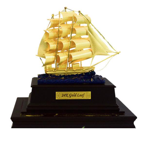 Quà tặng thuyền buồm mạ vàng cao 23 cm