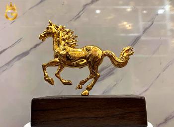 Tượng ngựa vàng, biểu tượng năm Ngọ ý nghĩa phong thủy