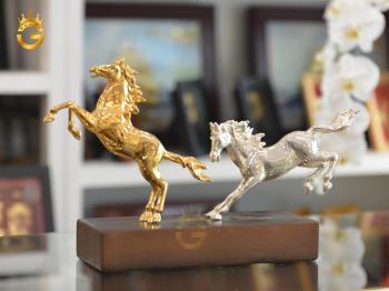 Quà tặng linh vật phong thủy, tượng ngựa đồng mạ vàng 24k đẹp tinh xảo