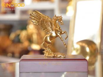 Quà tặng linh vật phong thủy- tượng ngựa có cánh mạ vàng 24k