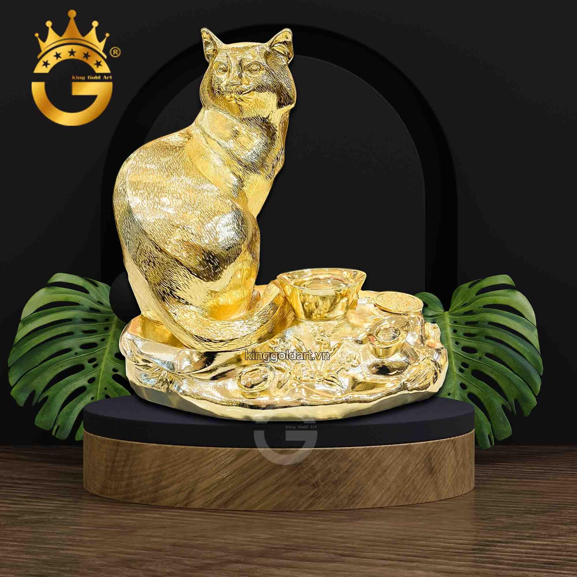Quà tặng tượng mèo mạ vàng dành tặng sếp tuổi Mão