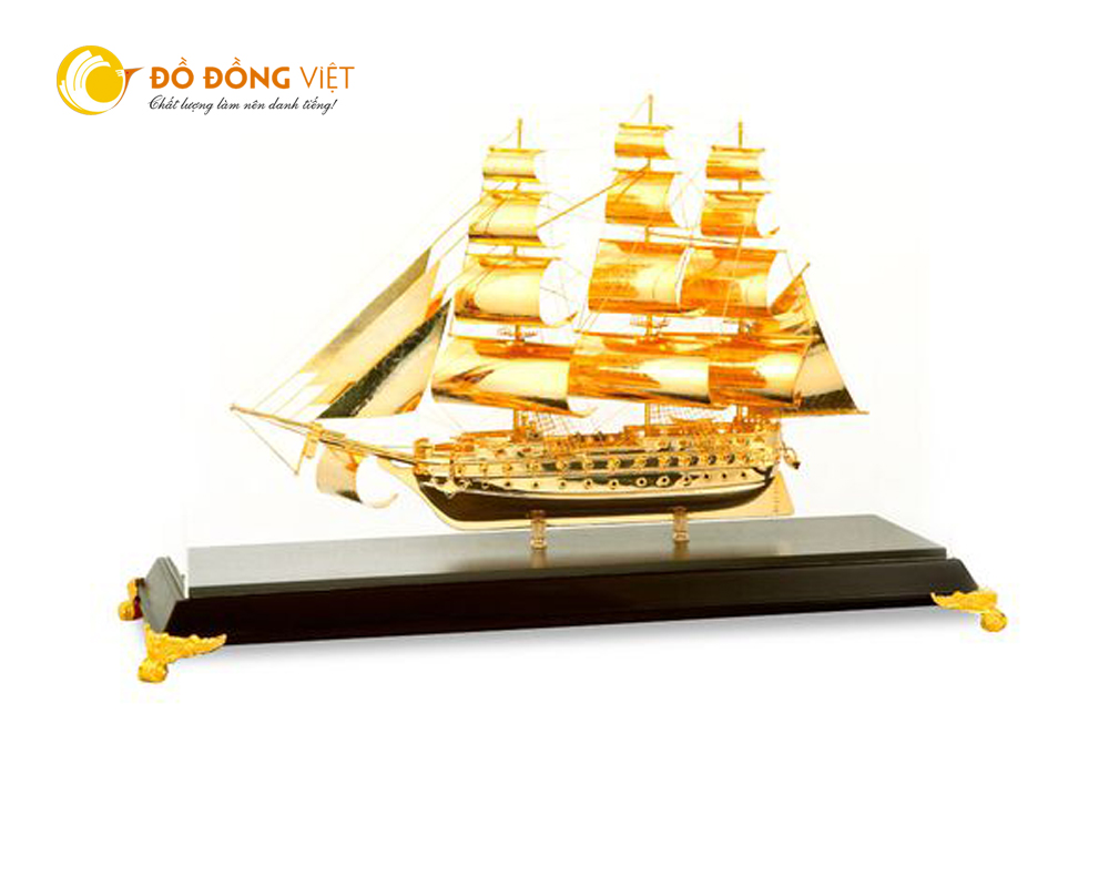 tượng thuyền buồm mạ vàng để bàn làm việc