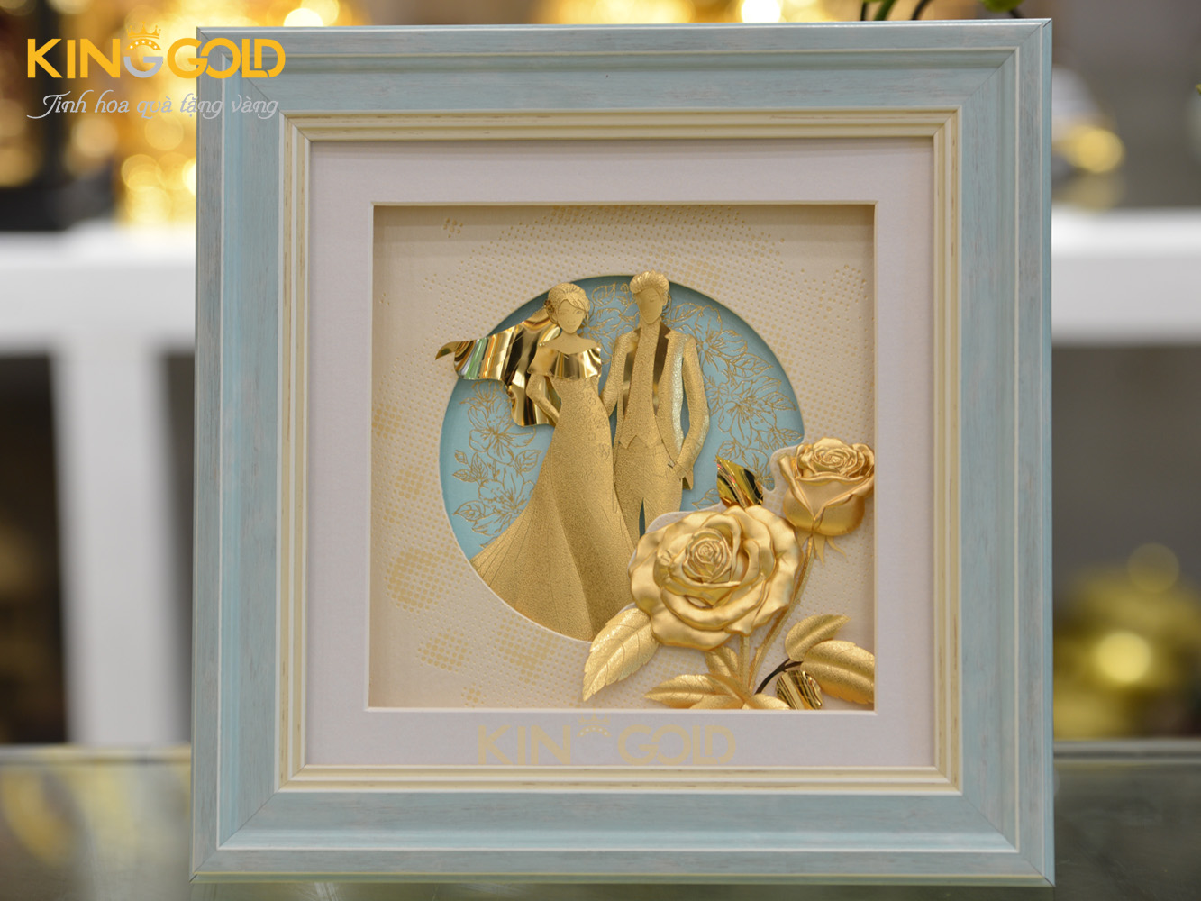 Bức tranh vàng 3d hình cô dâu, chú rể tay trong tay ngày cưới
